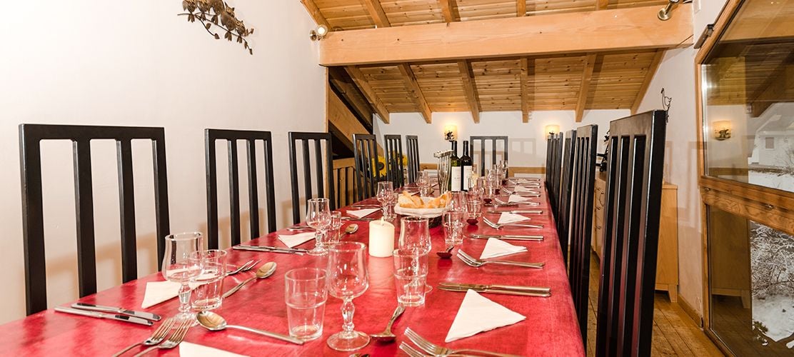 Dining room with panoramic views of Morzine's pistes