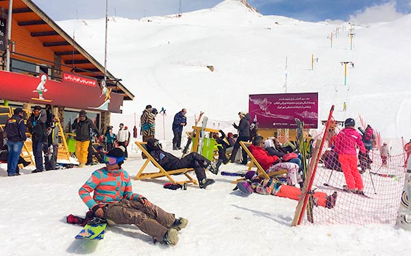 Relaxing in the sun at the bottom of the slopes in Dizin