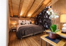 Lovely bedroom in catered chalet