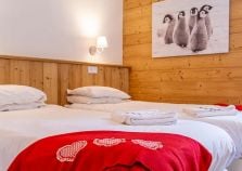 Twin bedroom in catered chalet