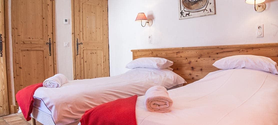 Twin bedroom in la Plagne chalet