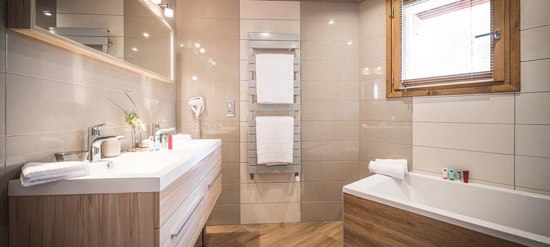 Catered chalet with bath in ensuite