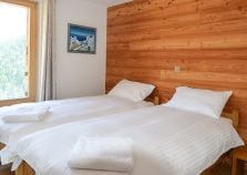 Twin bedroom in luxury chalet