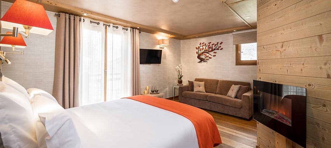 Lovely bedroom in catered chalet