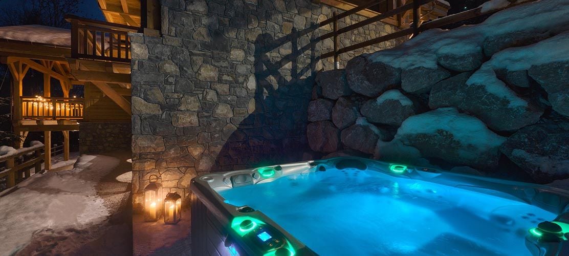 Outdoor hot tub in Morzine