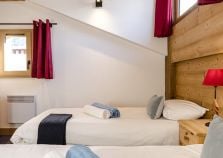 Twin bedroom in La Plagne chalet