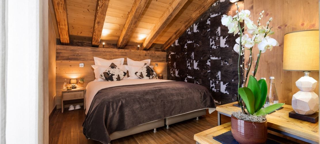 Lovely bedroom in catered chalet