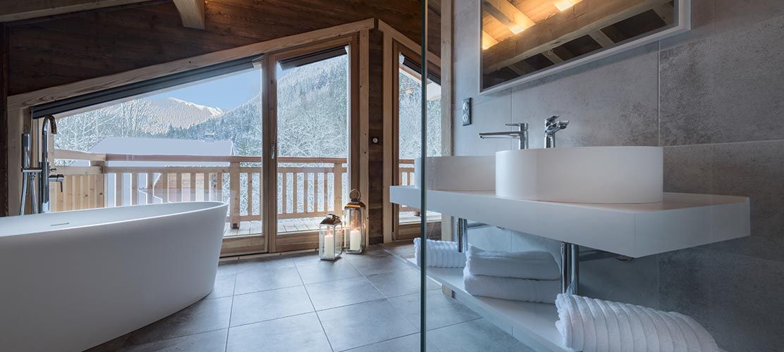 Bathroom overlooking morzine