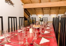 Dining room with panoramic views of Morzine's pistes