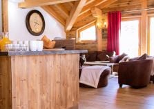 The kitchen bar and lounge of Chalet Mira in La Plagne