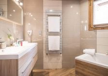 Catered chalet with bath in ensuite